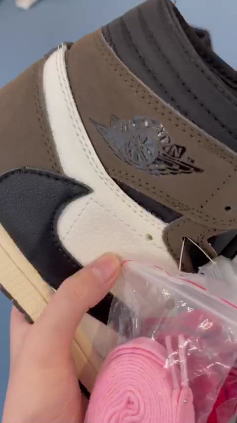 Thumbnail: W67 Jordan Travis Cao Cổ (SC)