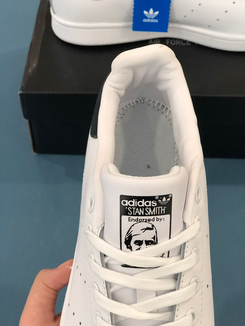 Thumbnail: W44 Adidas StanSmith