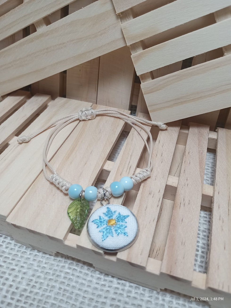 Thumbnail: Dazzling Flower Bracelet