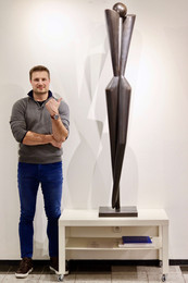 knupp gallery - jan vit socha minimalismus josephine baker 180 cm srovnani.jpeg