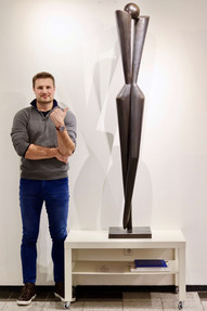knupp gallery - jan vit socha minimalismus josephine baker 180 cm srovnani.jpeg