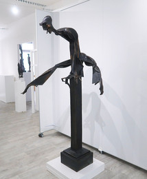 knupp gallery - igor kitzberger - bronz - plastika roznozka.jpeg