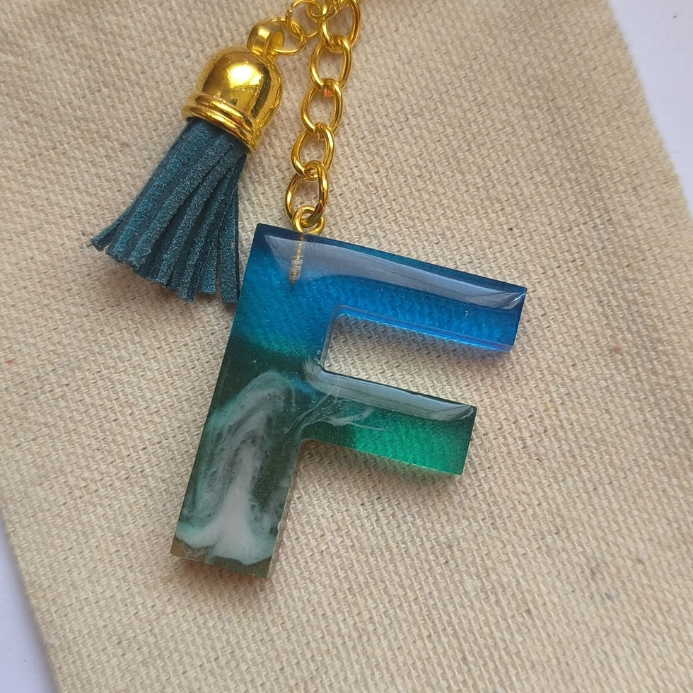 Miniatura: Porte cles resine lettre F initiale effet mer ocean fait main avec sable