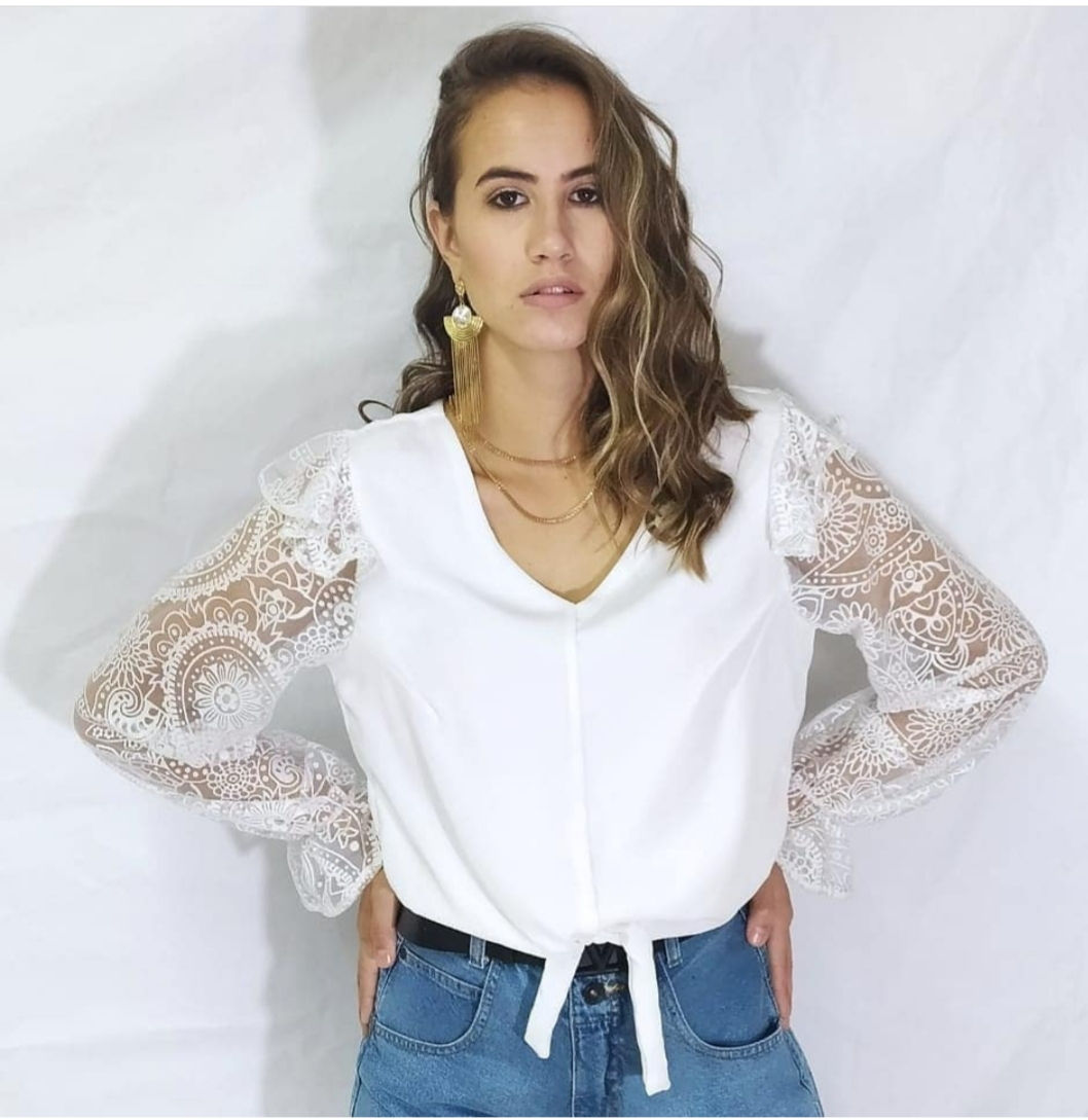 Blusa Manga Fofa em Renda 💟