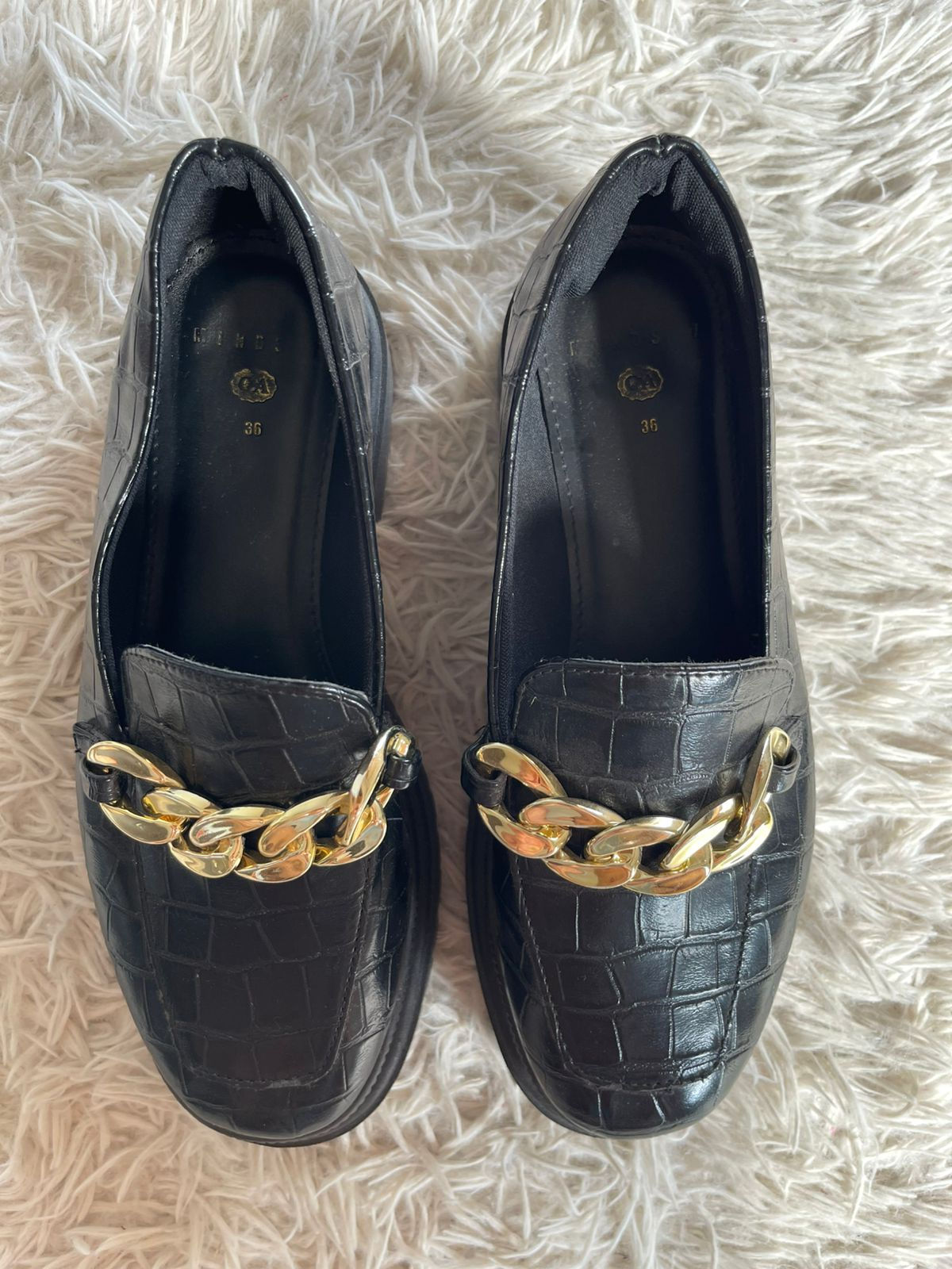 Sapato Mocassim Sola Tratorada Fivela Dourada