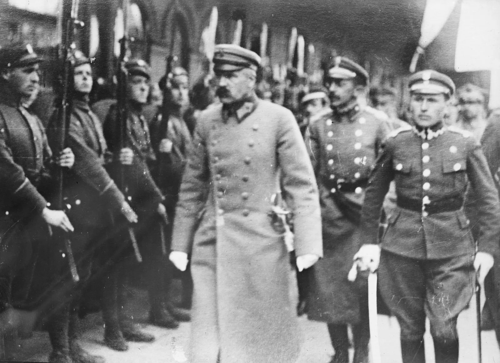 Jozef-Pilsudski-Polish-soldiers.webp