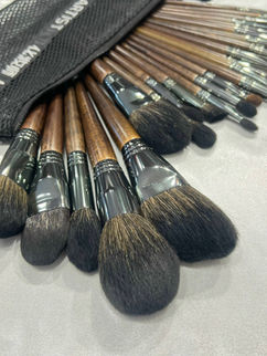 Hướng dẫn chi tiết cách vệ sinh cọ trang điểm để đón Tết 