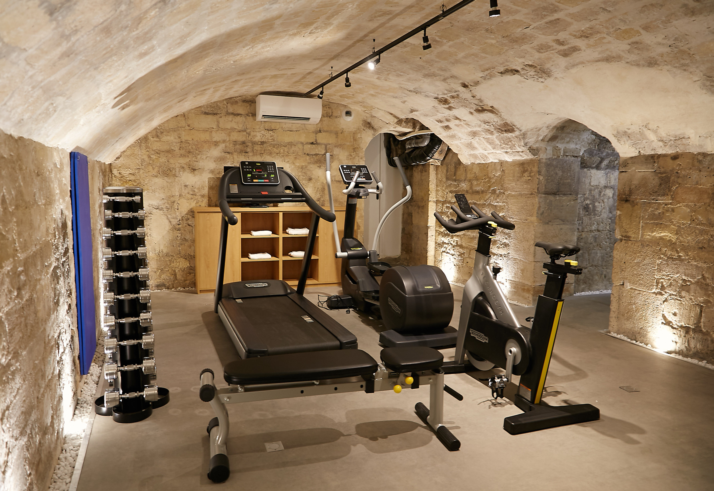 Fitness Room in Le Marais Parisian Tourism Apartments du Louvre 4