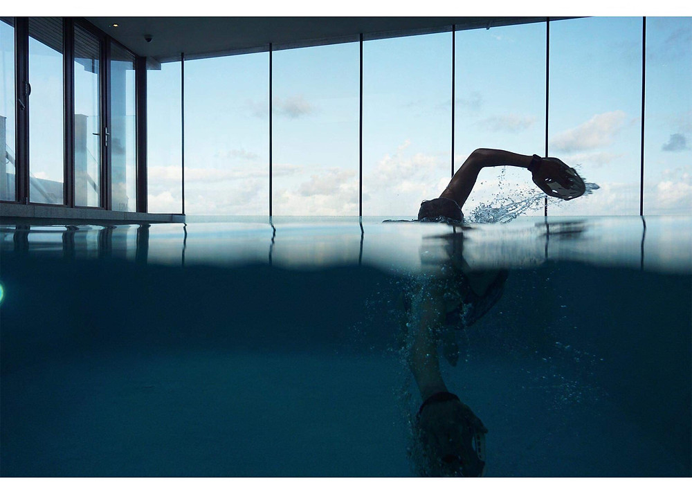Swimming with hand paddles