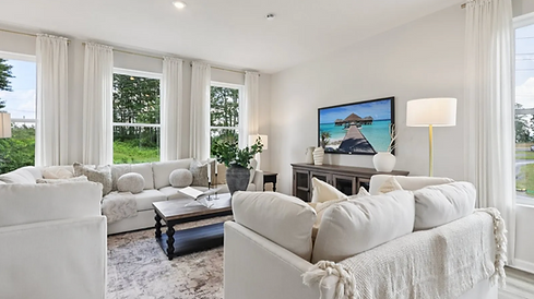 703 Hardman Living room pic 2.png