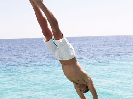 Mergulhos em Águas Rasas: Riscos e Prevenção para um Verão Seguro