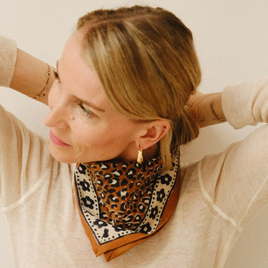 Thumbnail: Petit foulard Love Explorers | Léo Brown 🐆 