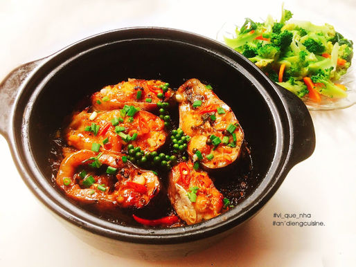 Đợi gió đông đến gửi nhành tiêu xanh...