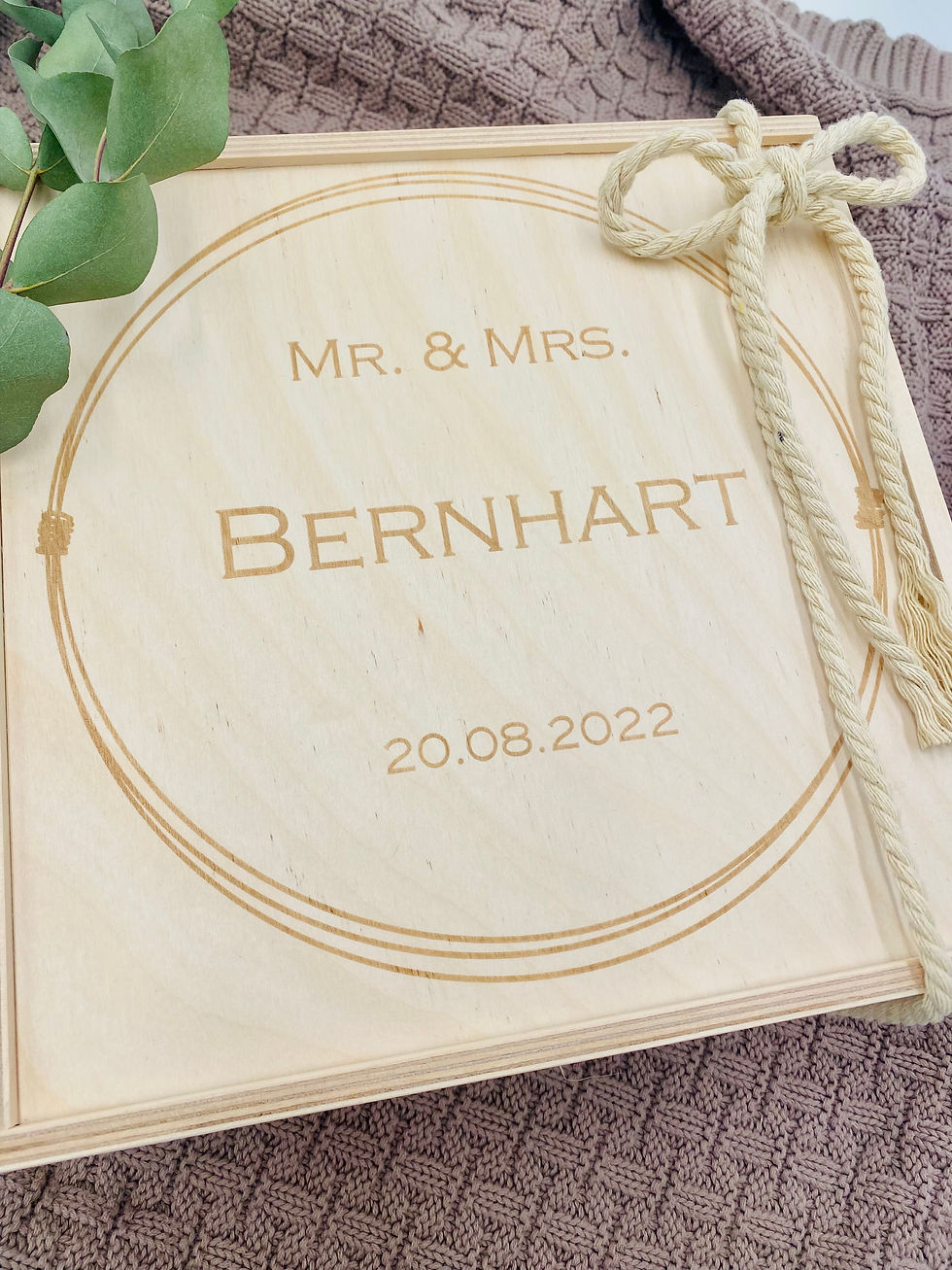 Thumbnail: Holzkiste – 'Mr & Mrs'