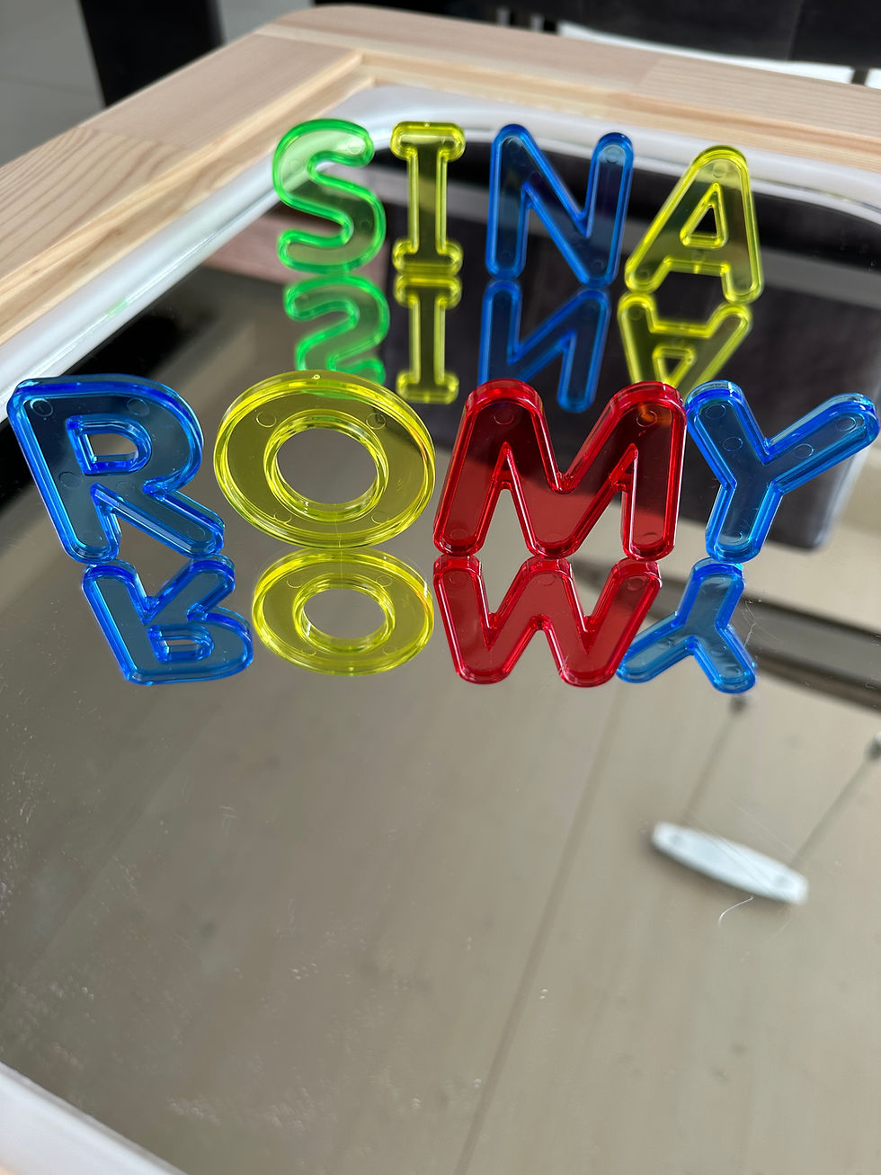 Miniaturbild: Transparente Buchstaben