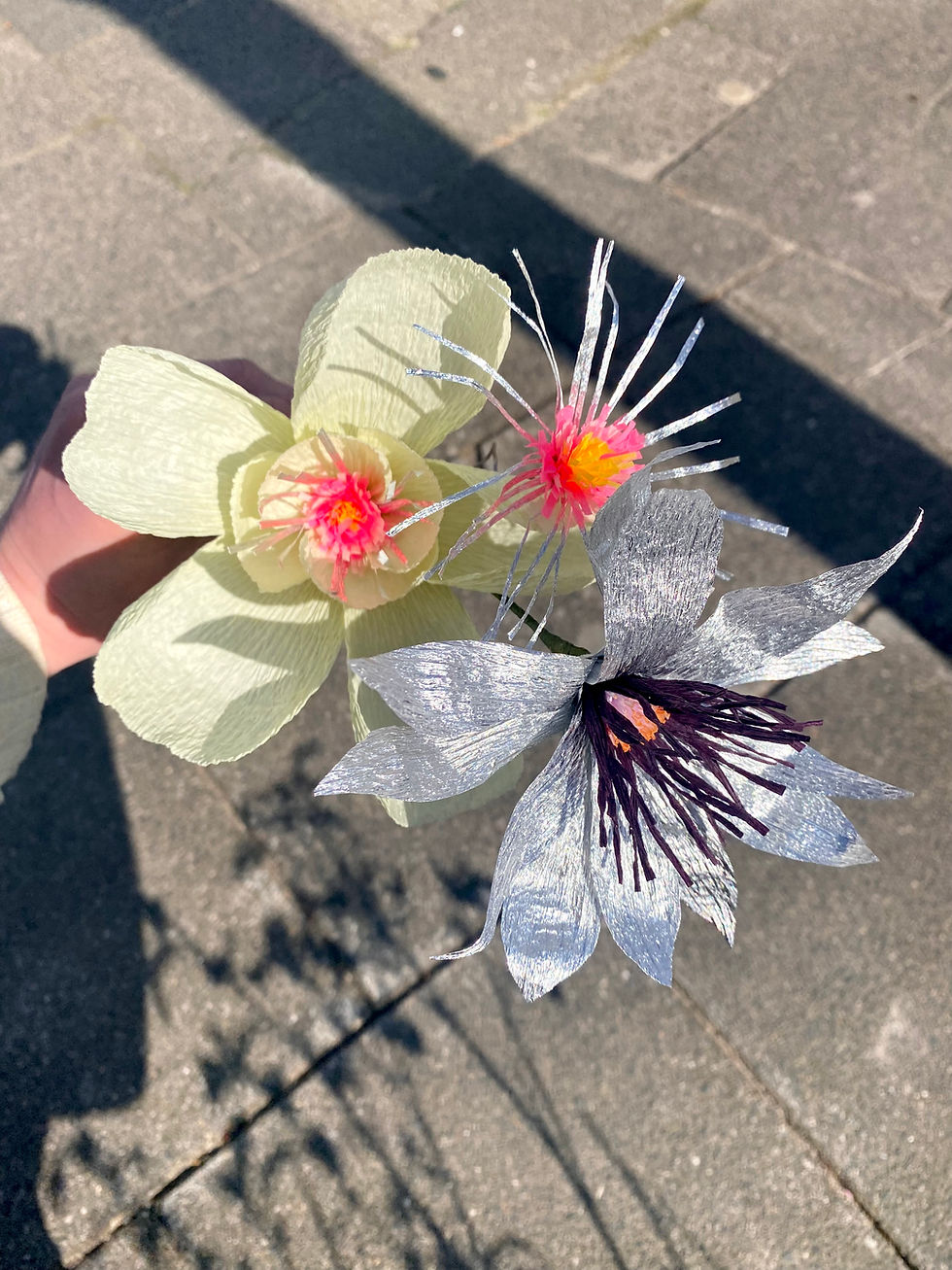 Thumbnail: 10 mrt - workshop paperflowers -  Parrot Tulip @OX Space