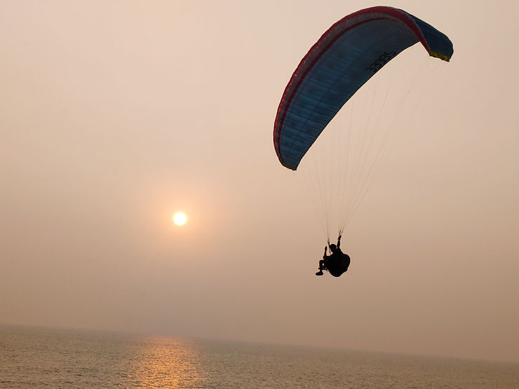 Experience the thrill of soaring above Gujarat's Paragliding Paradise! Whether you're gliding over Pavagadh Hill's panoramic vistas or exploring the lush forests of Saputara, get ready for an unforgettable aerial adventure in 2024. Discover essential FAQs, safety tips, and everything you need to take flight! Learn more...