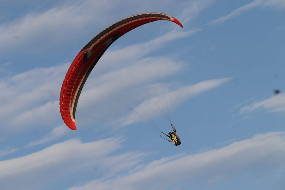 Book paragliding in India. Know about best location, price, flying duration, safety. etc. Read more...