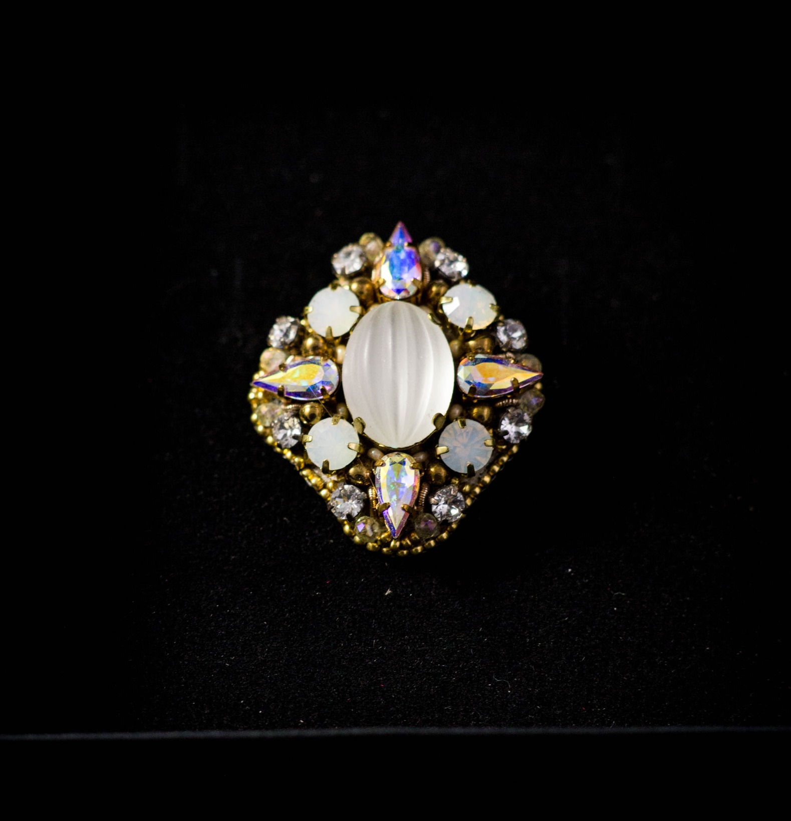 Брошь "Snow valley"