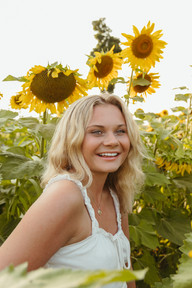 sunflower field portraits photoshoot twin cities minnesota