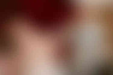 couple wedding cake smash