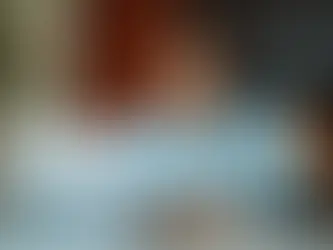 Mujer joven profesional en SEO,GEO y AEO
