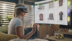 Mujer realizando compras en Realidad Aumentada