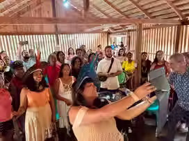 Indígena Tupinambá faz história ao conquistar doutorado com defesa realizada em aldeia