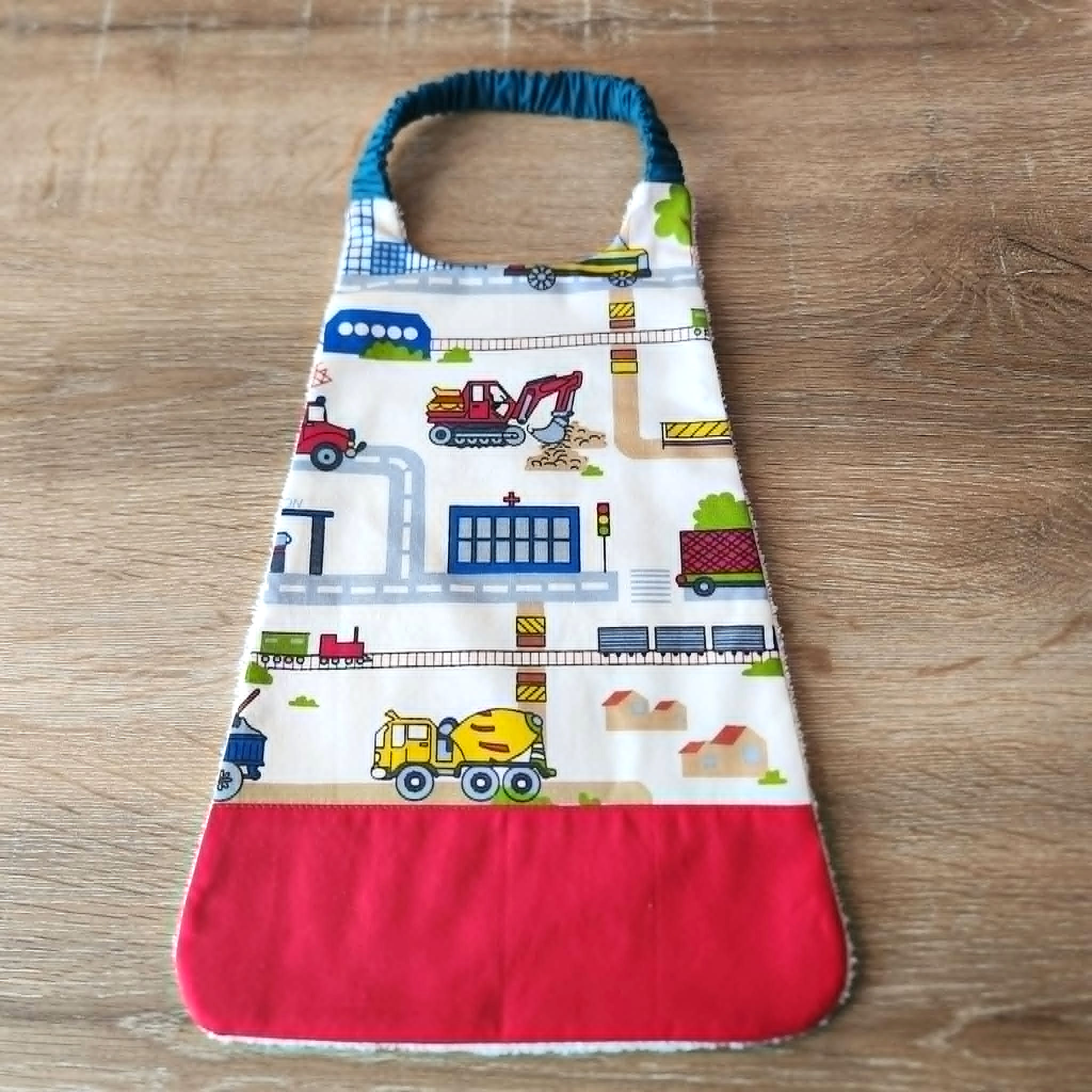 Serviette maternelle - Les chantiers (rouge)
