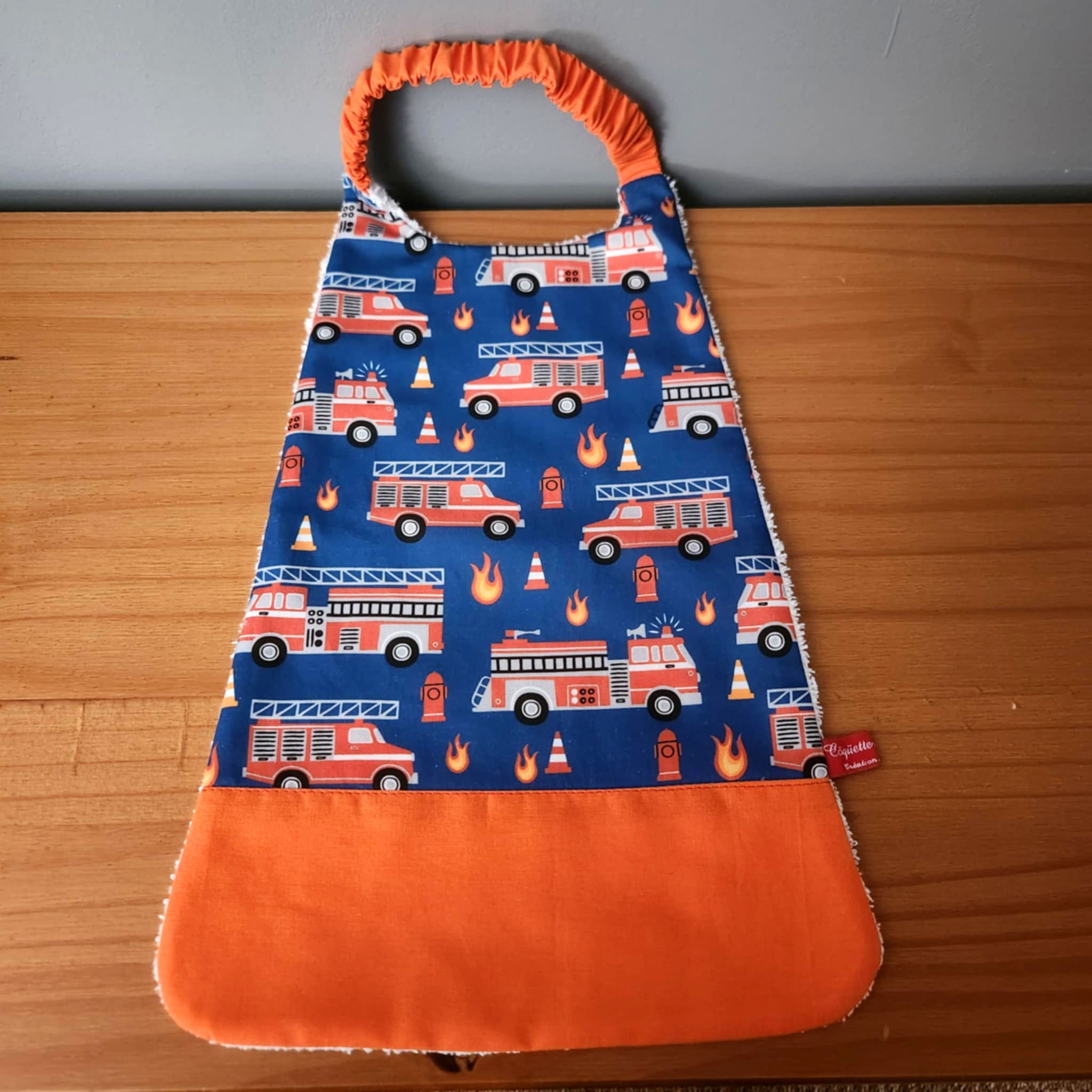 Serviette maternelle - Pompiers (orange)