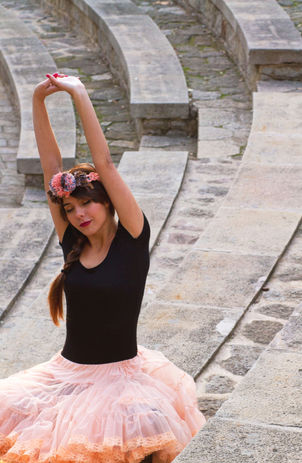 que pajaro eres, lookbook, model, fashion, brand, venezuela, spain, españa, barcelona, zarina rondon, producer, design, art, artistic journey, women power, women brand, accessories, jewelry, prendas de vestir, moda, earings, bandanas, collares, artesano, hecho a mano, venezuelan brand, costume, artistic direction, arte creator, creation, creativity, fashion editorial, photography, fashion photography, fotografia de moda, art director, creative director, art executive