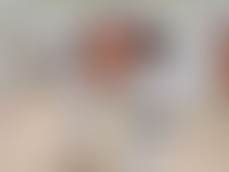 シニア拳士と中堅女性拳士が天地拳の動きを確認しながら練習している様子