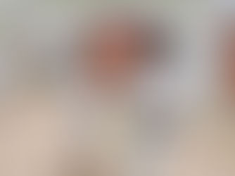 シニア拳士と中堅女性拳士が天地拳の動きを確認しながら練習している様子