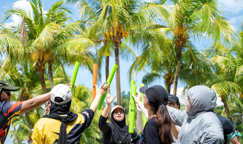 Outdoor bonding game in Johor bahru helping participants connect and collaborate.