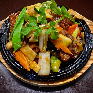 32. Bœuf légumes sur plaque chauffante (piquant)