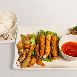 705. Tempura aux crevettes et légumes