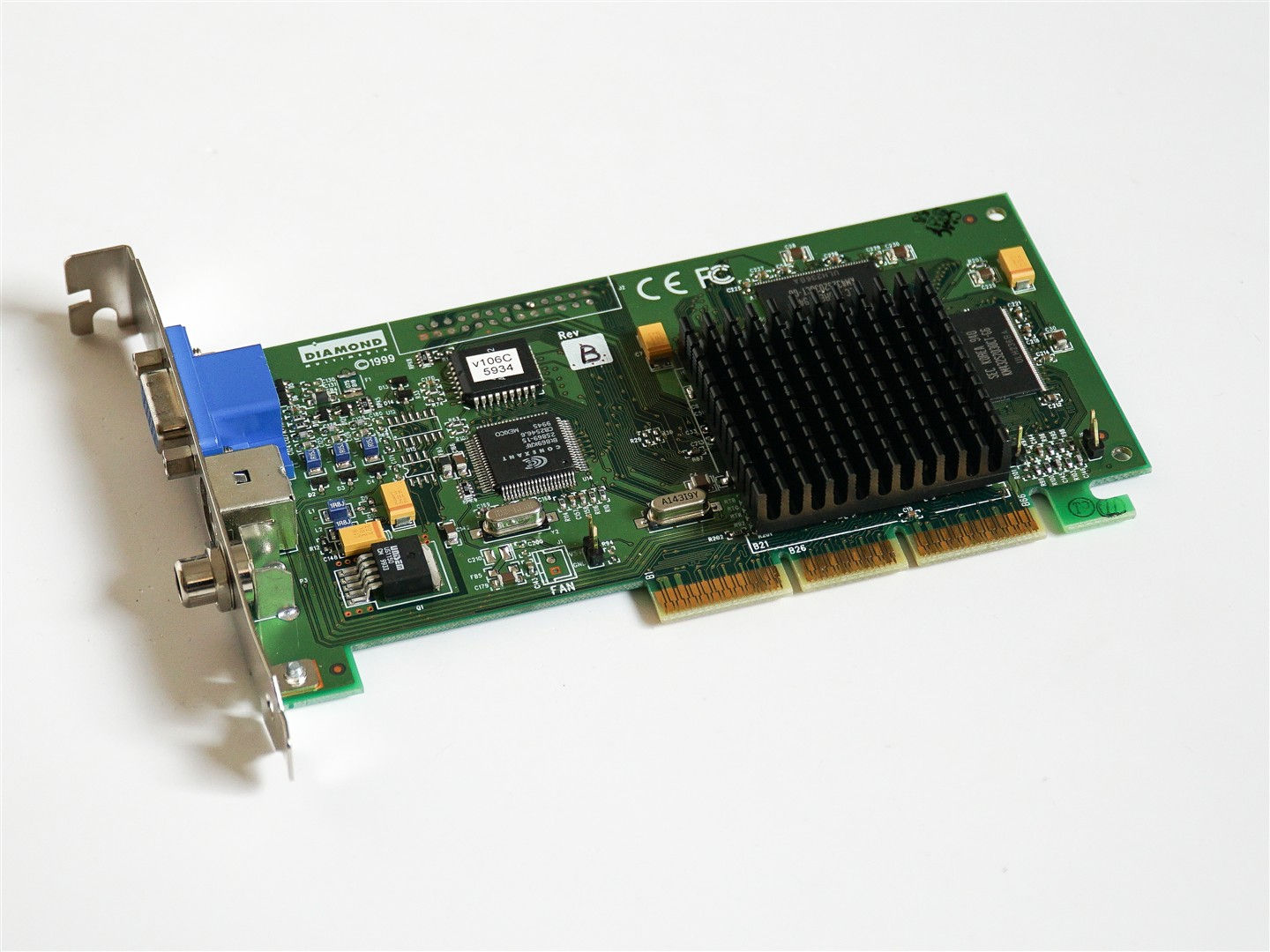 Diamond Viper II Z200 S3 Savage2000 32MB SDRAM 128bit AGP