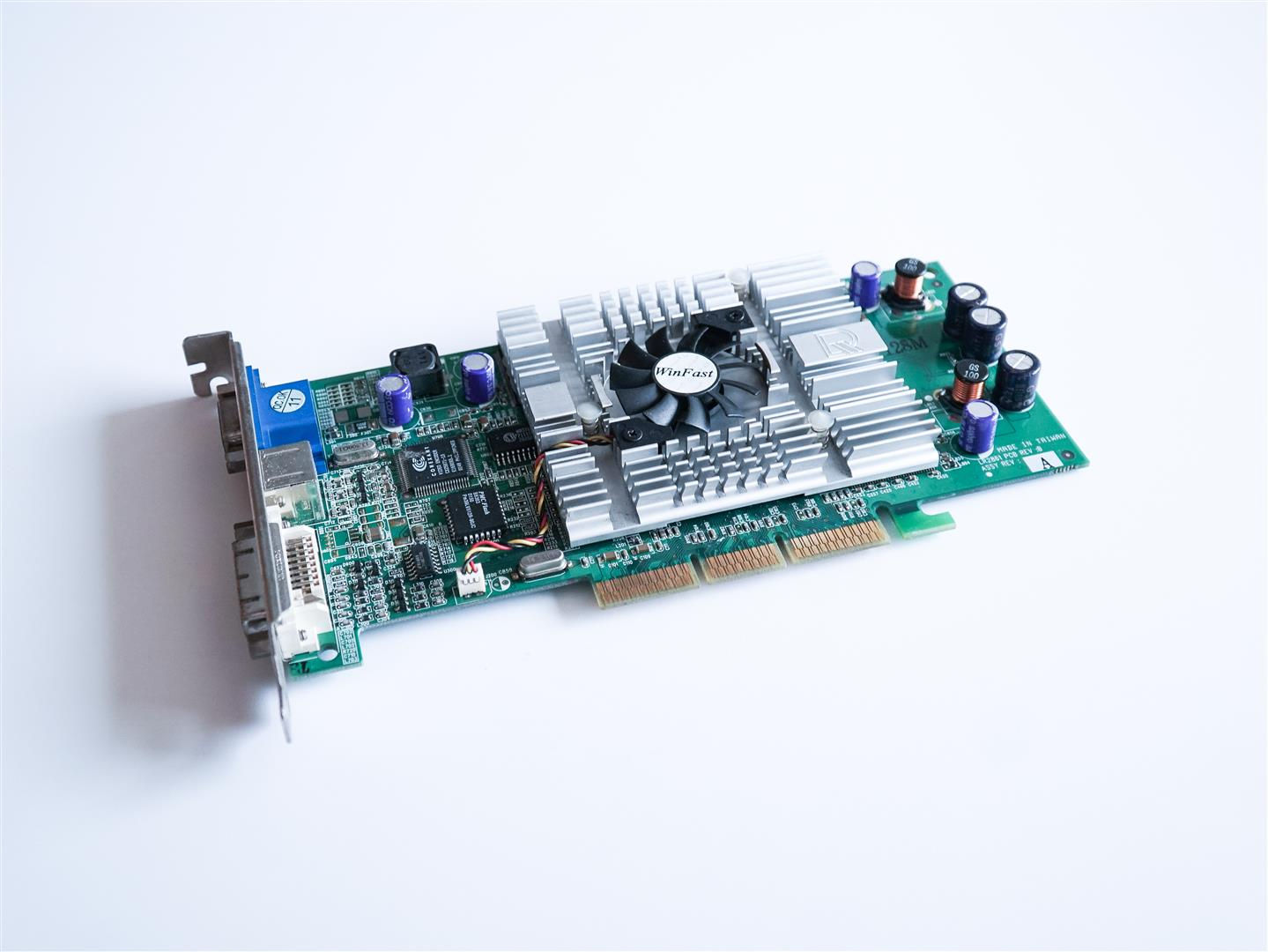LEADTEK NVIDIA GeForce 3 Ti200 128MB DDR AGP