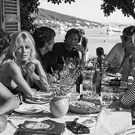 A sun-soaked soundtrack for long lunches, late afternoons and evenings that stretch into the night. A little French Riviera glamour, a little rock ’n’ roll, and the kind of songs that belong on vinyl with a cold drink in hand.
