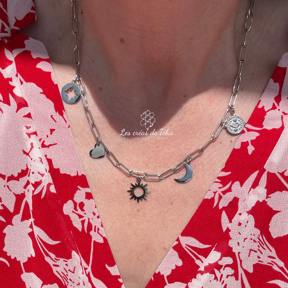 collier gri-gri argenté en acier inoxydable avec breloques par Les créas de Téha
