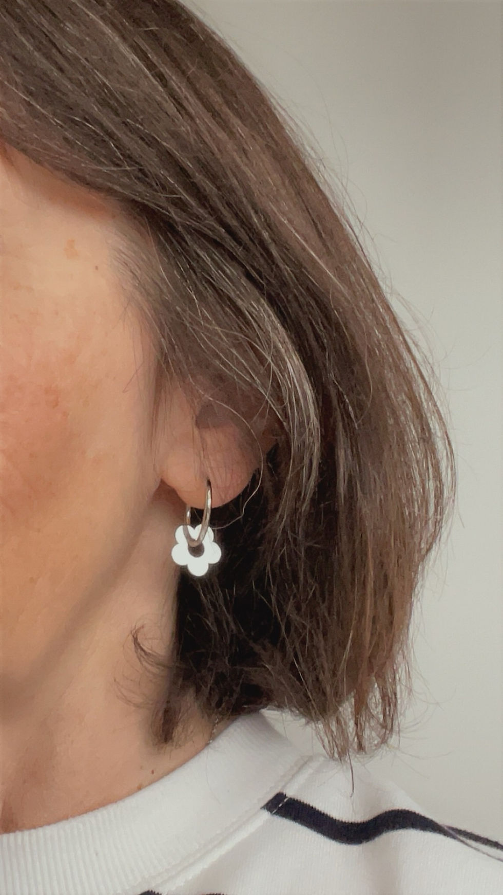 Miniature : Créoles avec breloque fleurs en acier inoxydable par Les créas de Téha