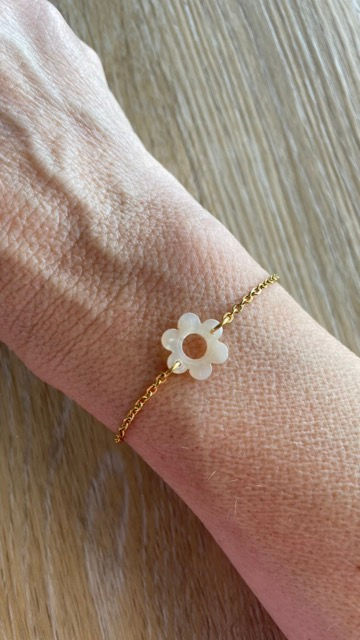 Bracelet en acier inoxydable  avec intercalaire fleur par Les créas de Téha