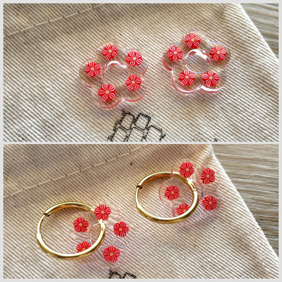 Créoles en acier inoxydable avec breloques fleurs en résine par Les créas de Téha