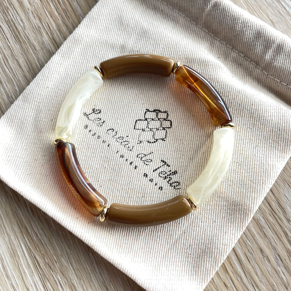 Bracelet élastique en perles incurvées par Les créas de Téha