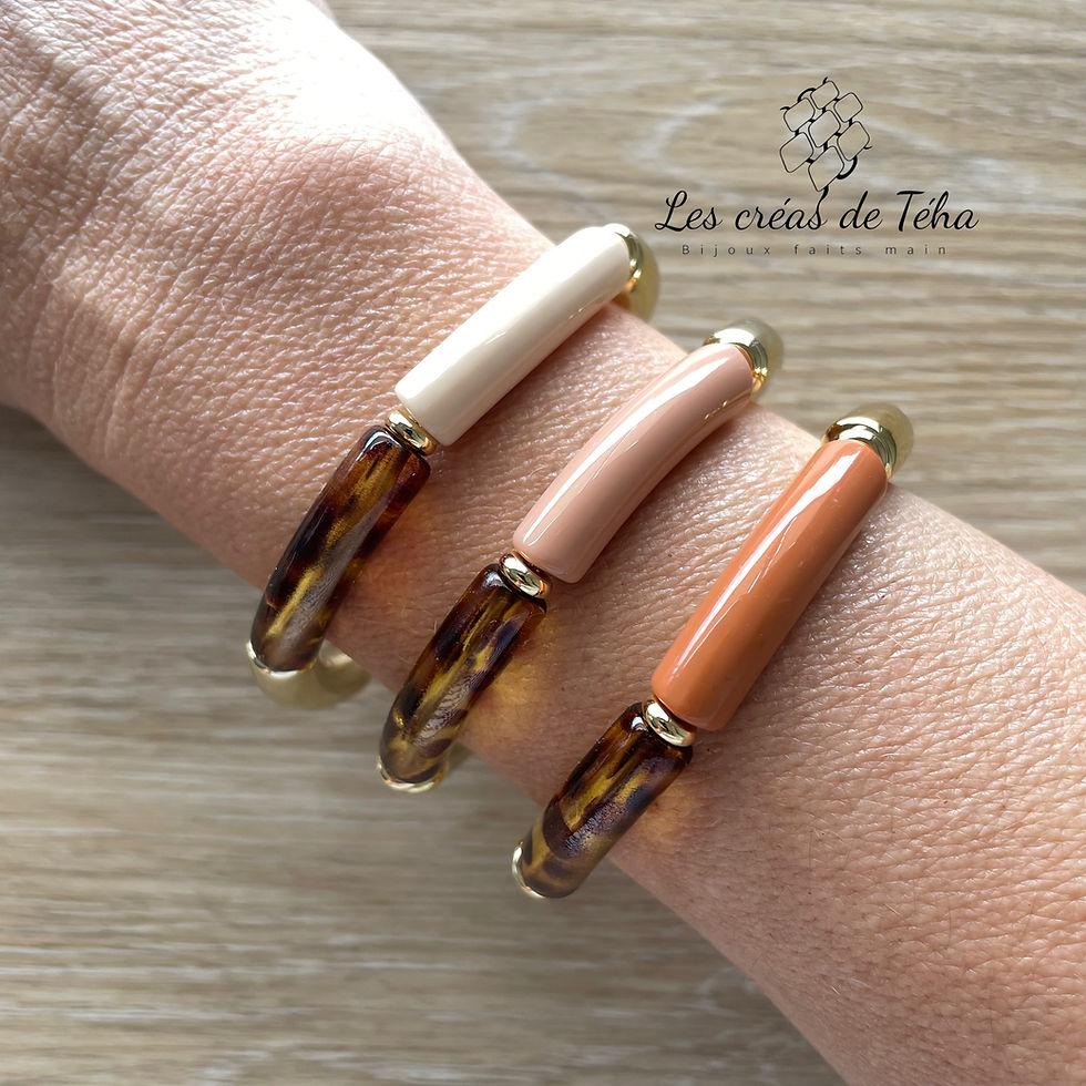 bracelet élastique en perles incurvées par Les créas de Téha