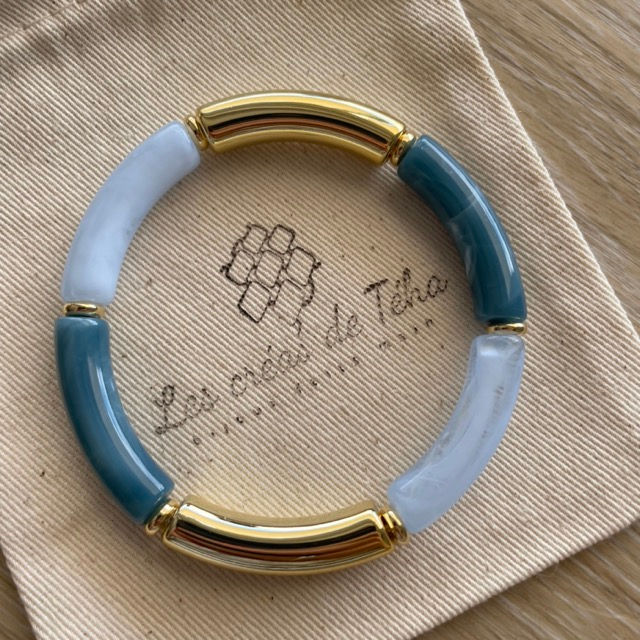 Bracelet élastique en perles incurvées par Les créas de Téha