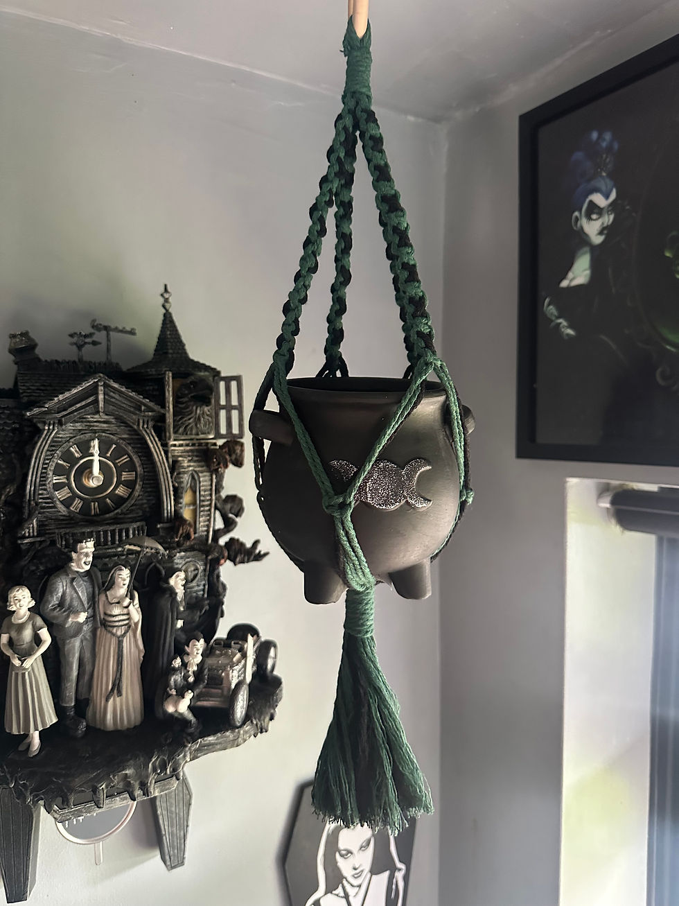 Thumbnail: Macrame Gothic Plant Hanger