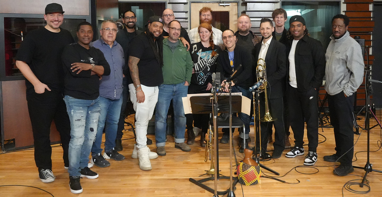 ALEXIS BARO Y La BIG BAND - GROUP SHOT.JPG
