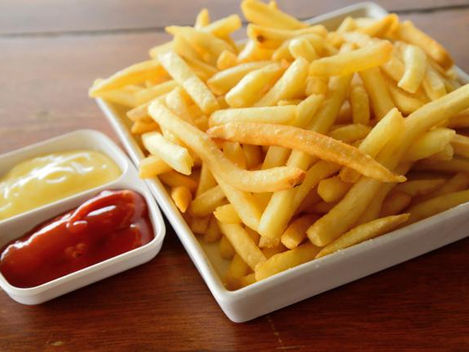 Papas Fritas + Aderezos $299