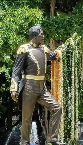 Kam III statue.webp